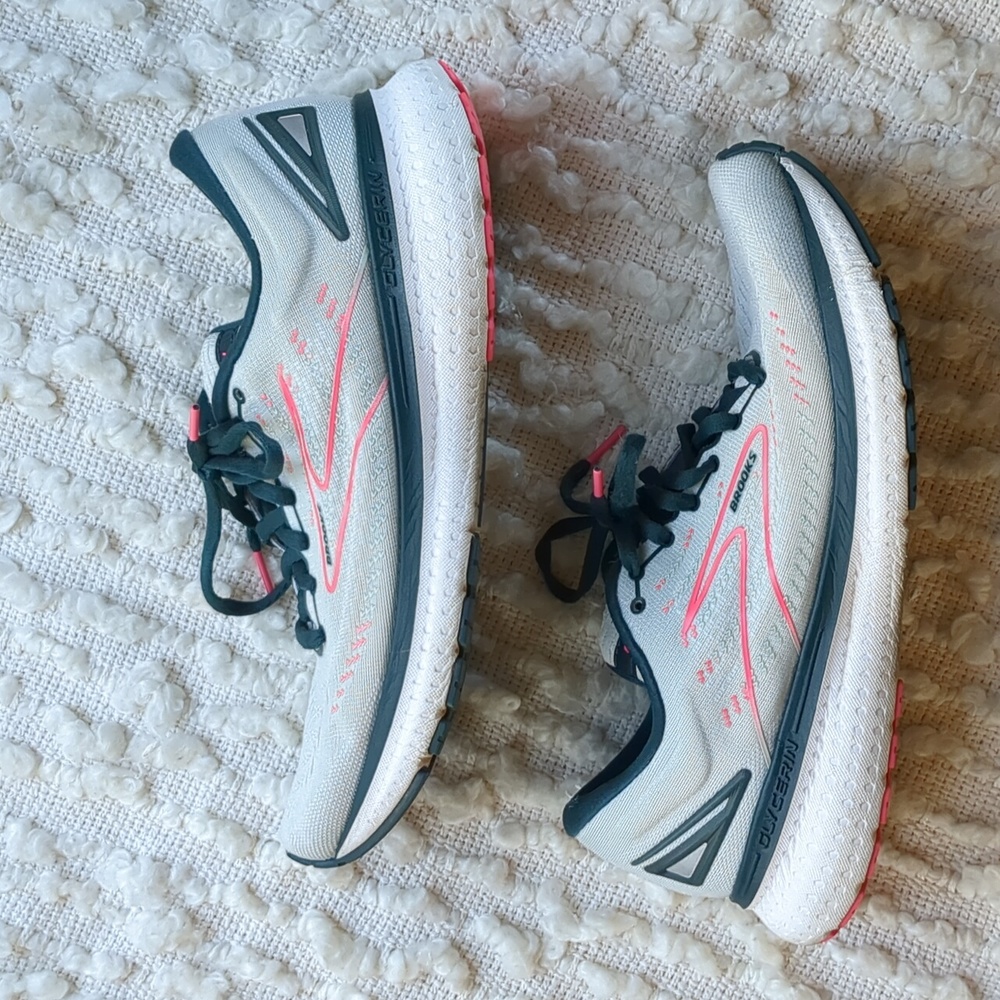 Brooks Athletic Shoes in Gray and Pink